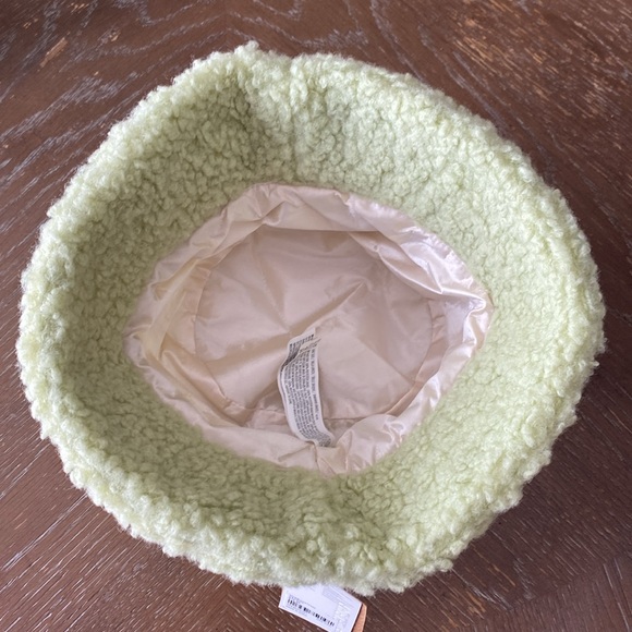 Forever 21 Pistachio Sherpa bucket hat - Picture 4 of 5